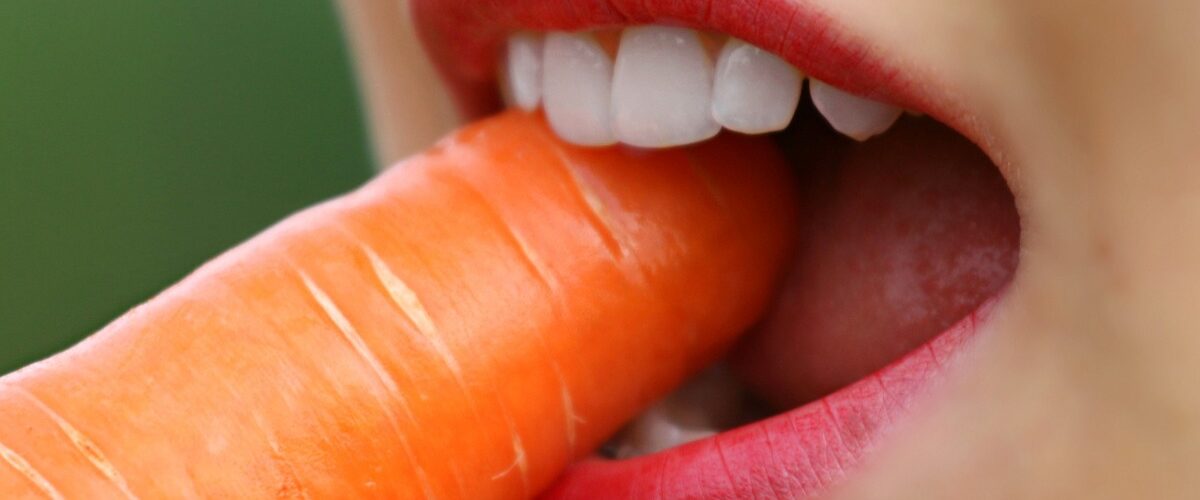 girl eating carrot